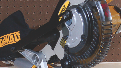 Tool review of the DeWalt 20V Max miter saw