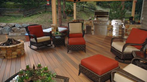  Color advances in composite decking gives homeowners a long-lasting, low-mainte
