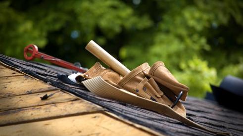 photo of carpenter toolbelt on a roof